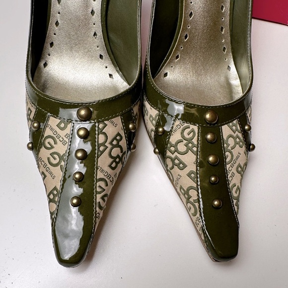 BCBGirls 9.5 shoes with Logo, patent and studs design, excellent condition - Picture 1 of 10